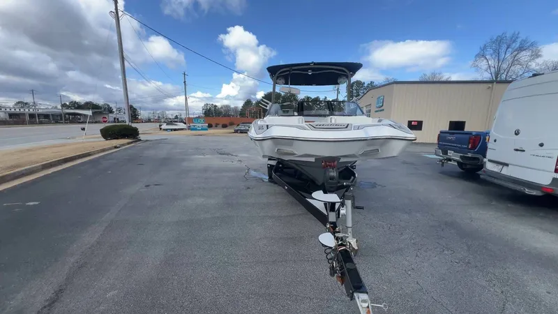 Slide: The Image of Malibu Wakesetter 23 MXZ 2021 - 24