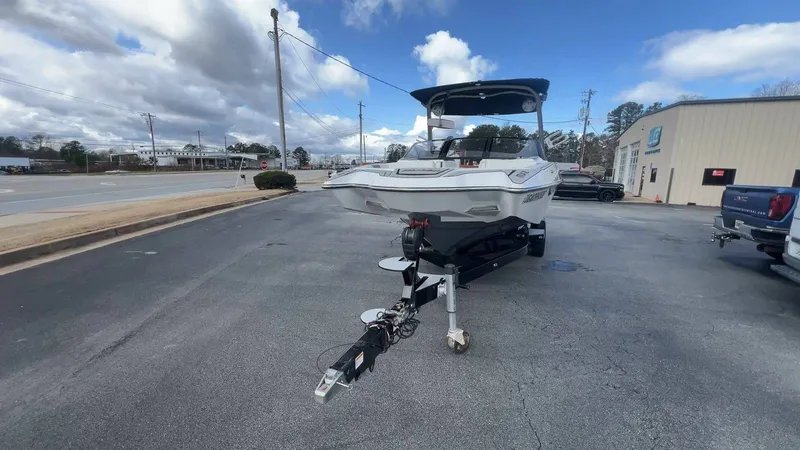 Slide: The Image of Malibu Wakesetter 23 MXZ 2021 - 25