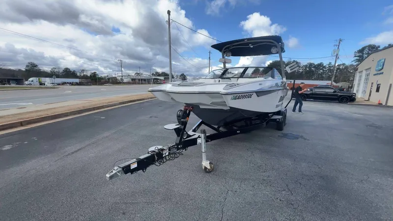 Slide: The Image of Malibu Wakesetter 23 MXZ 2021 - 26