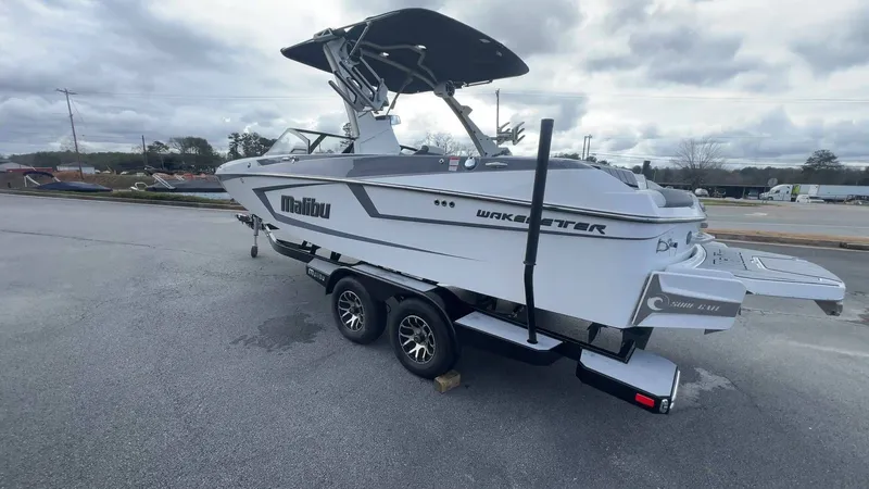 Slide: The Image of Malibu Wakesetter 23 MXZ 2021 - 34