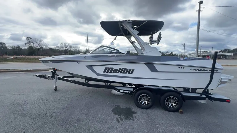 Slide: The Image of Malibu Wakesetter 23 MXZ 2021 - 35