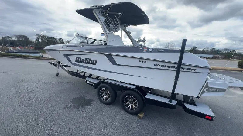 Slide: The Image of Malibu Wakesetter 23 MXZ 2021 - 36