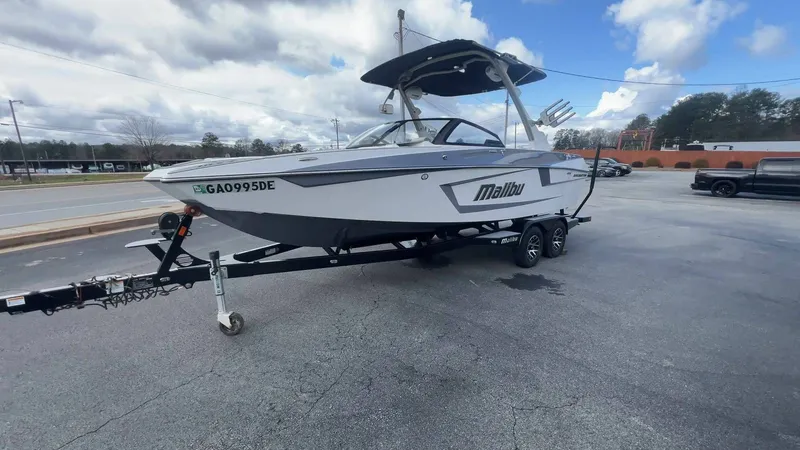 Slide: The Image of Malibu Wakesetter 23 MXZ 2021 - 38