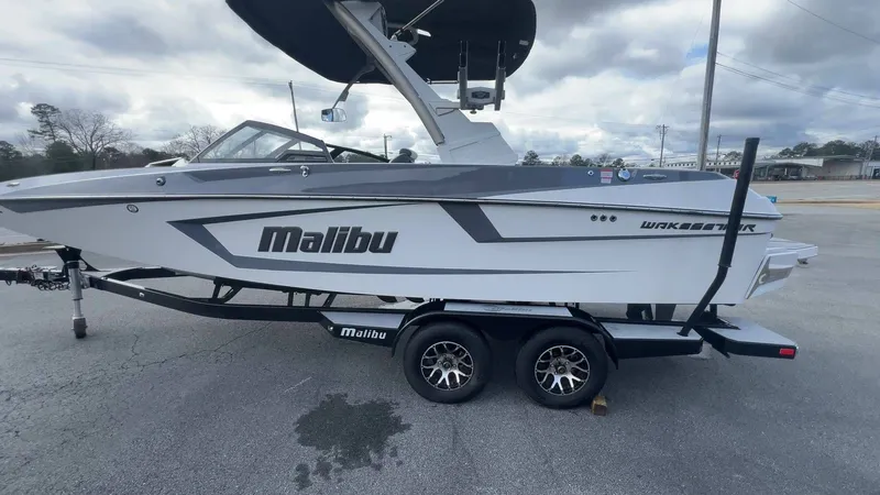 Slide: The Image of Malibu Wakesetter 23 MXZ 2021 - 39