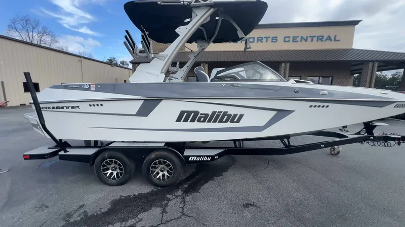 Slide: The Image of Malibu Wakesetter 23 MXZ 2021 - 40