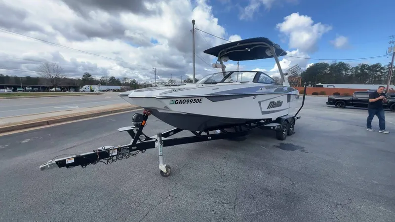 Slide: The Image of Malibu Wakesetter 23 MXZ 2021 - 41