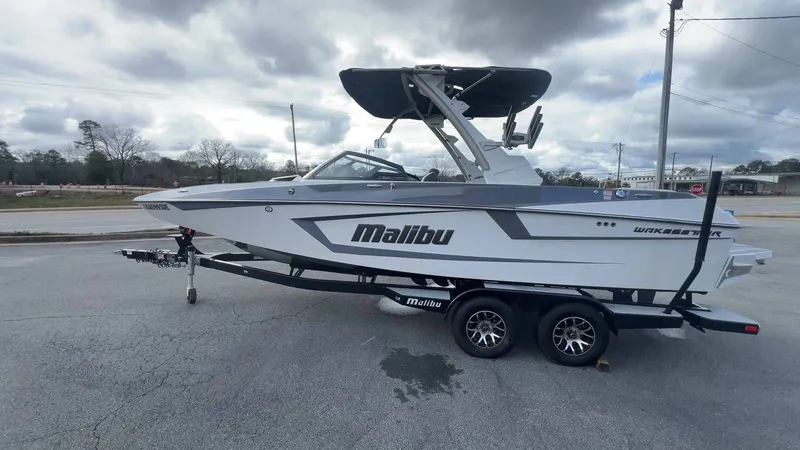 Slide: The Image of Malibu Wakesetter 23 MXZ 2021 - 43