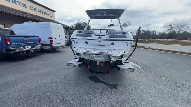 Slide: The Image of Malibu Wakesetter 23 MXZ 2021 - 45