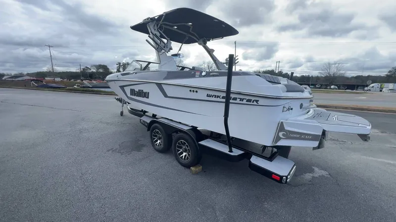 Slide: The Image of Malibu Wakesetter 23 MXZ 2021 - 47