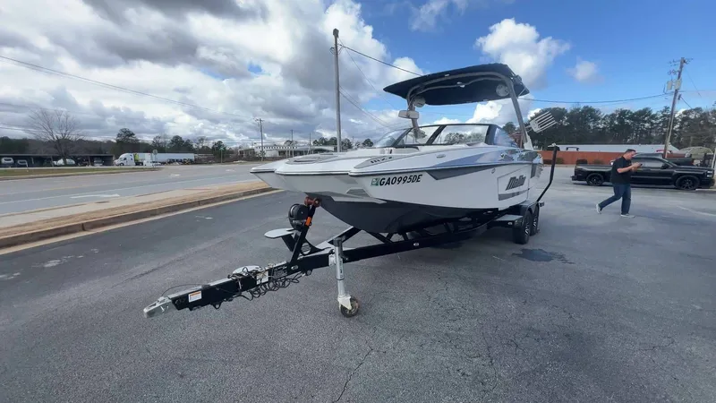 Slide: The Image of Malibu Wakesetter 23 MXZ 2021 - 50