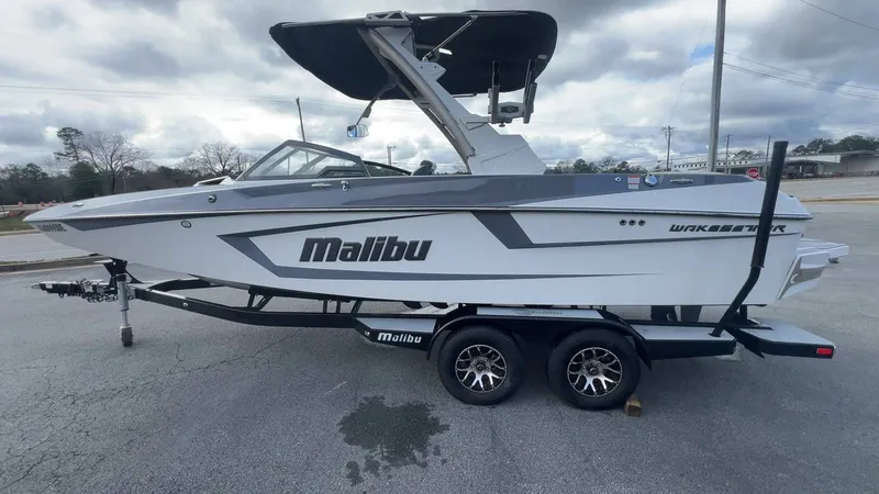 Slide: The Image of Malibu Wakesetter 23 MXZ 2021 - 53