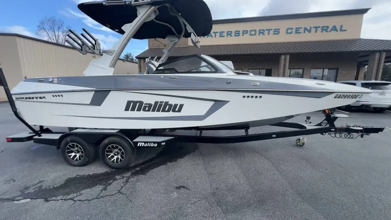 Slide: The Image of Malibu Wakesetter 23 MXZ 2021 - 6
