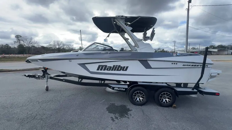 Slide: The Image of Malibu Wakesetter 23 MXZ 2021 - 67