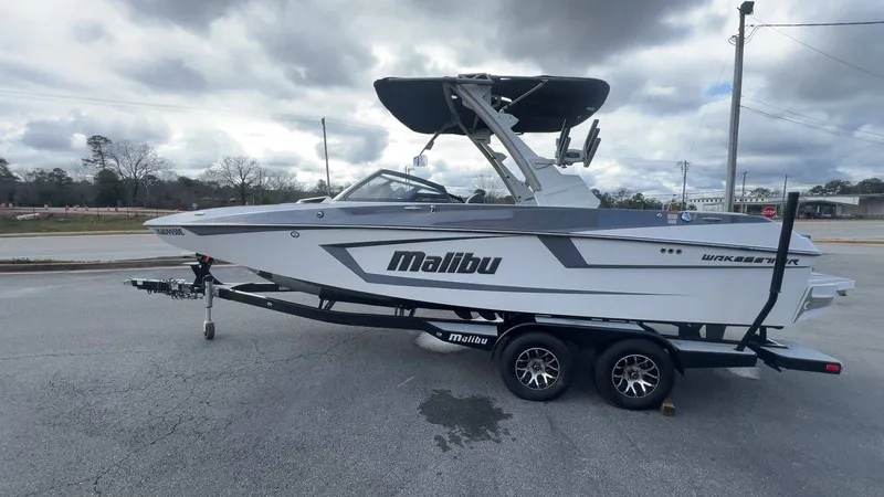 Slide: The Image of Malibu Wakesetter 23 MXZ 2021 - 68