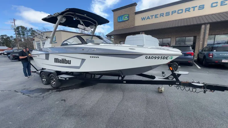 Slide: The Image of Malibu Wakesetter 23 MXZ 2021 - 7