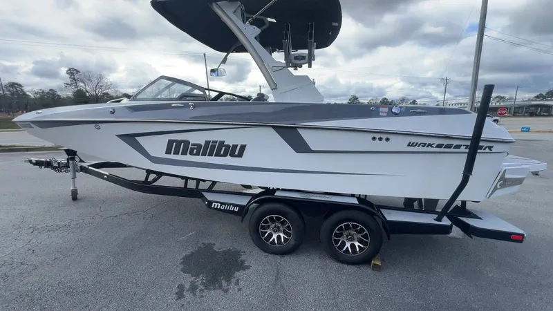Slide: The Image of Malibu Wakesetter 23 MXZ 2021 - 70