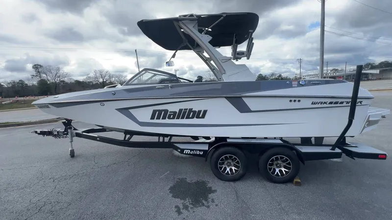 Slide: The Image of Malibu Wakesetter 23 MXZ 2021 - 72