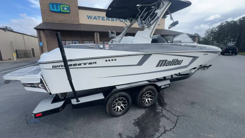 Slide: The Image of Malibu Wakesetter 23 MXZ 2021 - 89