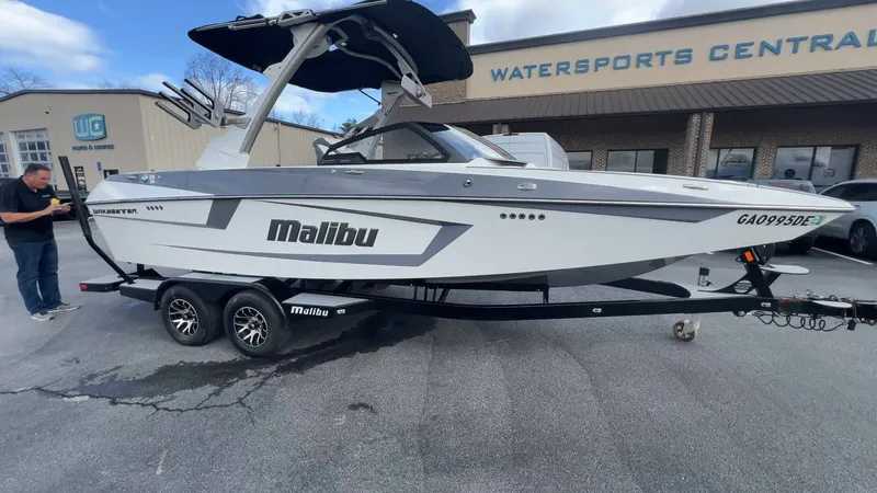 Slide: The Image of Malibu Wakesetter 23 MXZ 2021 - 9