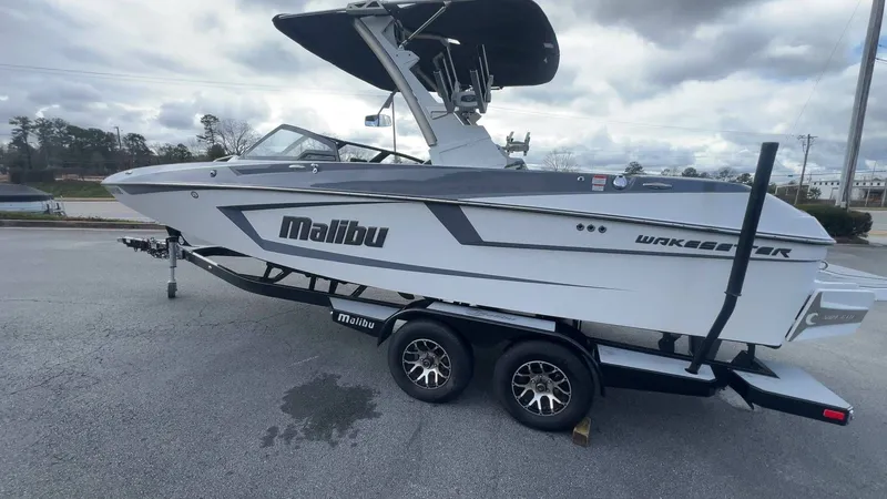 Slide: The Image of Malibu Wakesetter 23 MXZ 2021 - 92