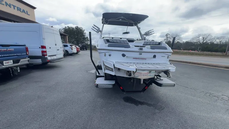 Slide: The Image of Malibu Wakesetter 23 MXZ 2021 - 93