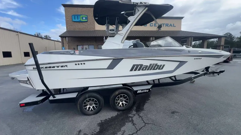 Slide: The Image of Malibu Wakesetter 23 MXZ 2021 - 96