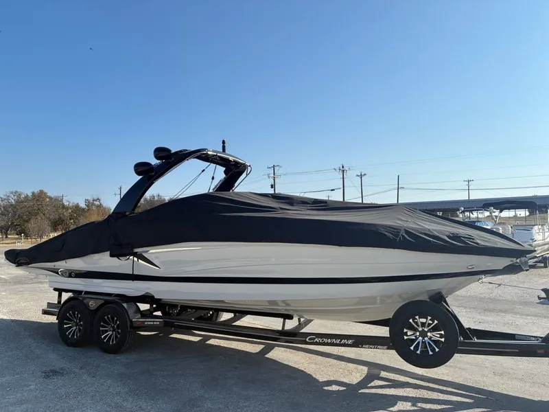 Slide: The Image of Crownline Boats 298SS 2026 - 7