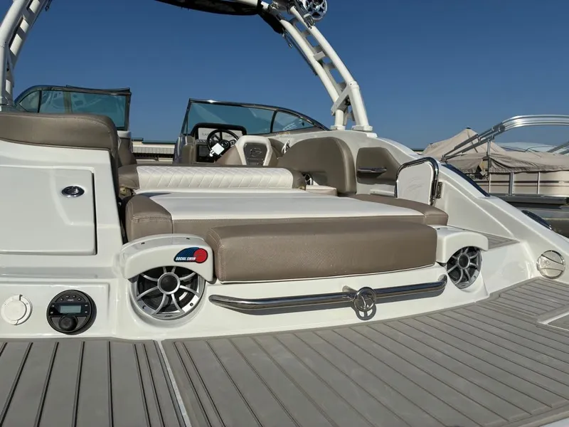 Slide: The Image of Crownline Boats Eclipse E255 2026 - 10