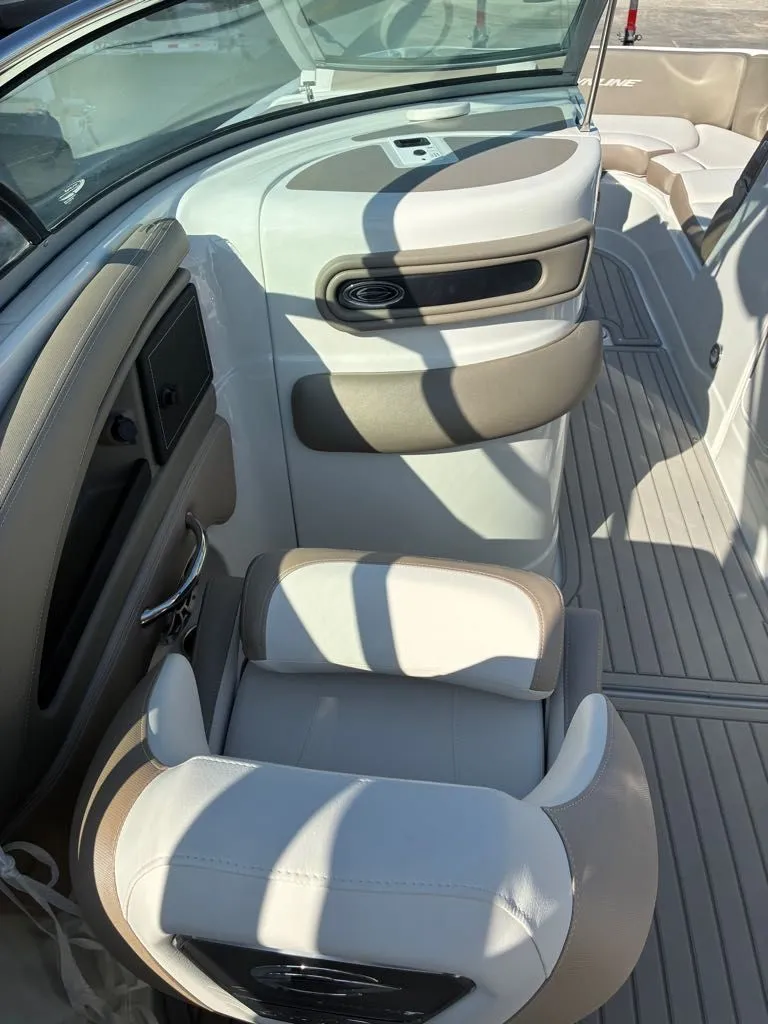 Slide: The Image of Crownline Boats Eclipse E255 2026 - 12