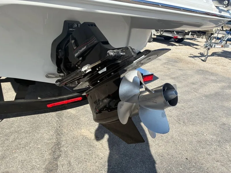 Slide: The Image of Crownline Boats Eclipse E255 2026 - 15