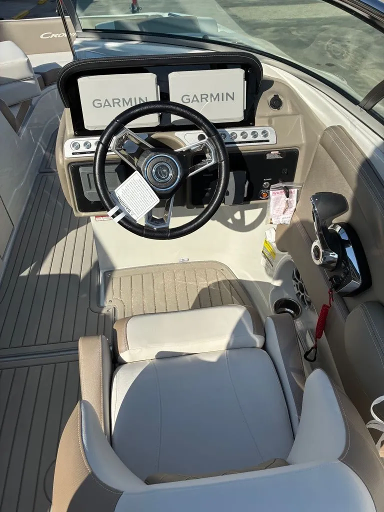 Slide: The Image of Crownline Boats Eclipse E255 2026 - 3