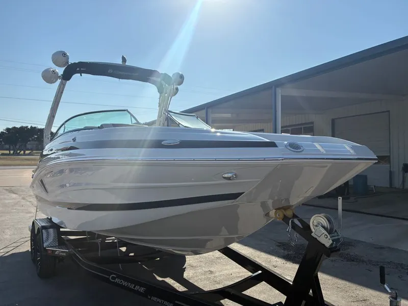 Slide: The Image of Crownline Boats Eclipse E255 2026 - 4