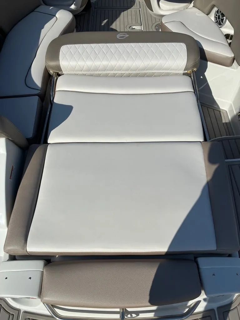 Slide: The Image of Crownline Boats Eclipse E255 2026 - 5