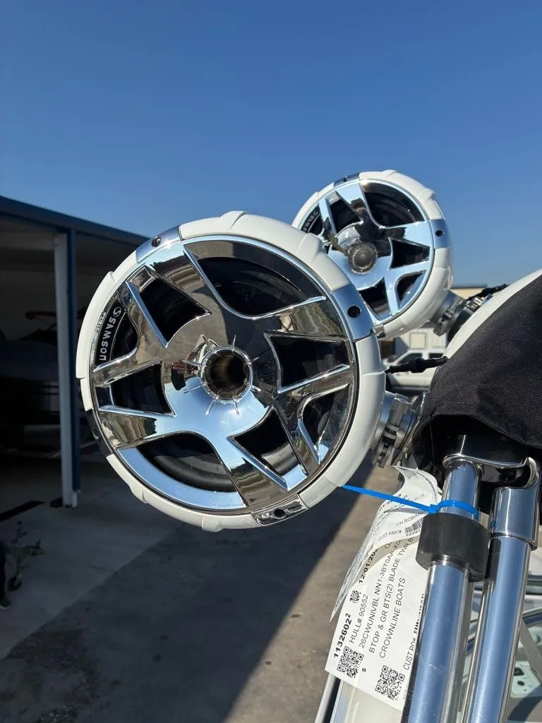 Slide: The Image of Crownline Boats Eclipse E255 2026 - 6