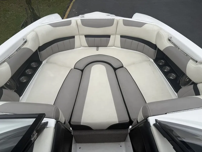Slide: The Image of Malibu Wakesetter 24 MXZ 2014 - 10