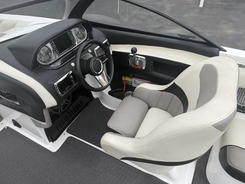 Slide: The Image of Malibu Wakesetter 24 MXZ 2014 - 12