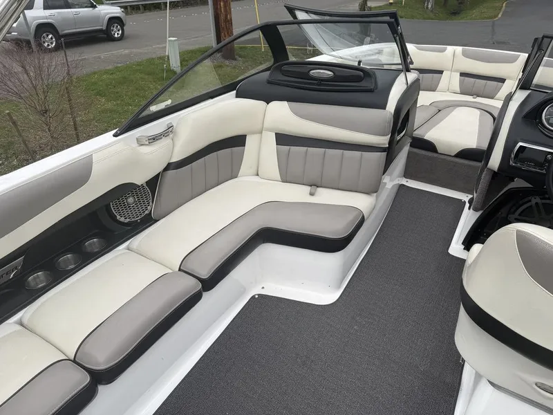 Slide: The Image of Malibu Wakesetter 24 MXZ 2014 - 13