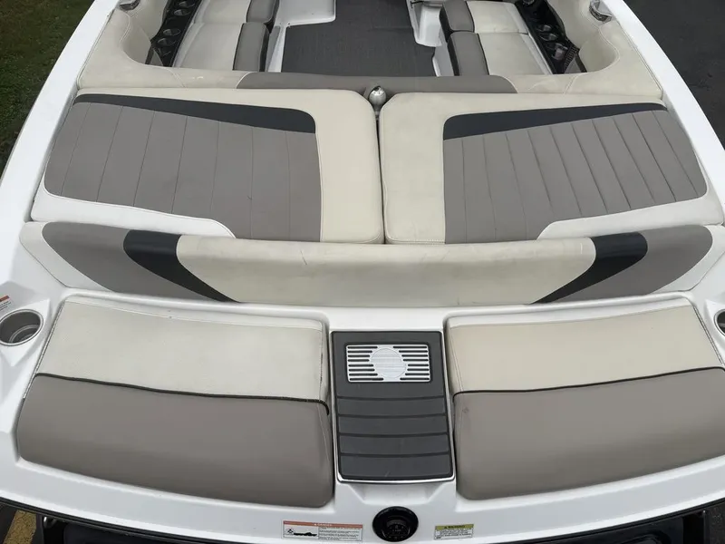 Slide: The Image of Malibu Wakesetter 24 MXZ 2014 - 6