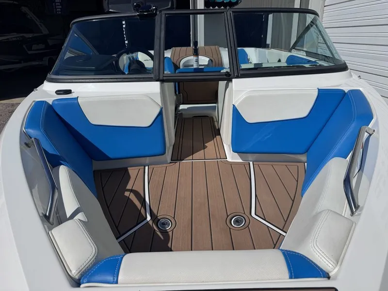 Slide: The Image of Nautique Ski Nautique 200 2019 - 3