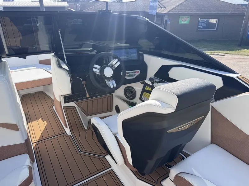 Slide: The Image of Nautique Super Air Nautique S23 2026 - 10