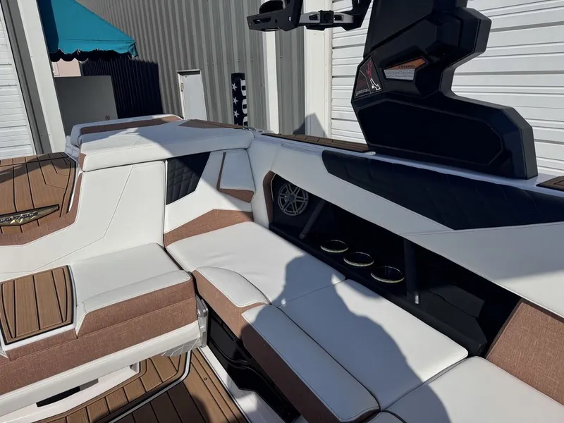 Slide: The Image of Nautique Super Air Nautique S23 2026 - 11