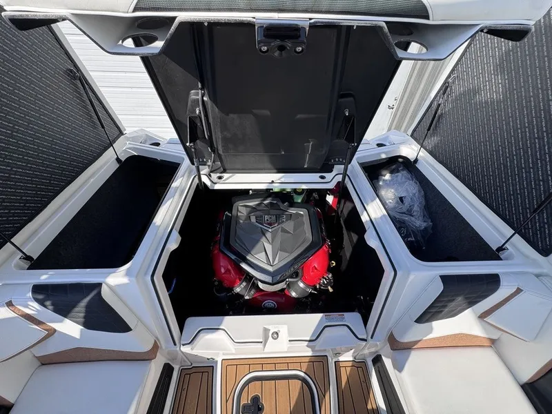 Slide: The Image of Nautique Super Air Nautique S23 2026 - 17