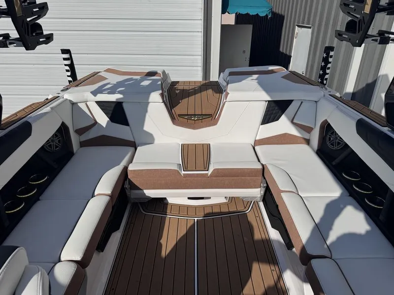 Slide: The Image of Nautique Super Air Nautique S23 2026 - 7