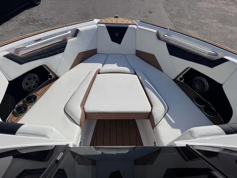Slide: The Image of Nautique Super Air Nautique S23 2026 - 8