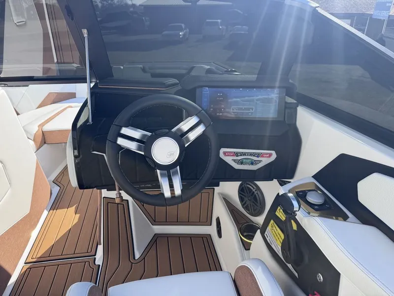 Slide: The Image of Nautique Super Air Nautique S23 2026 - 9