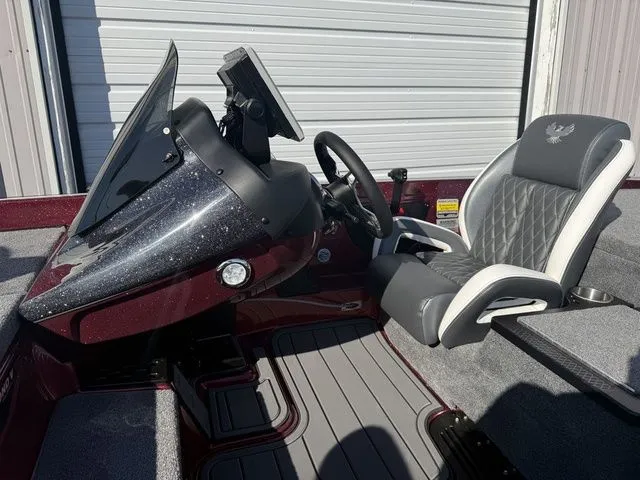 Slide: The Image of Phoenix Bass Boat 721 ZXL 2026 - 15