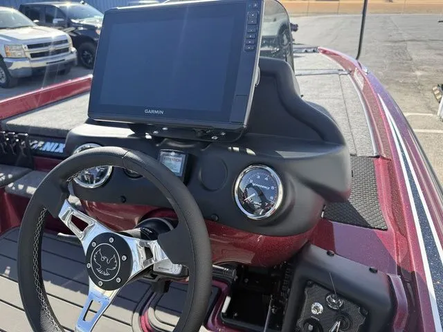 Slide: The Image of Phoenix Bass Boat 721 ZXL 2026 - 18