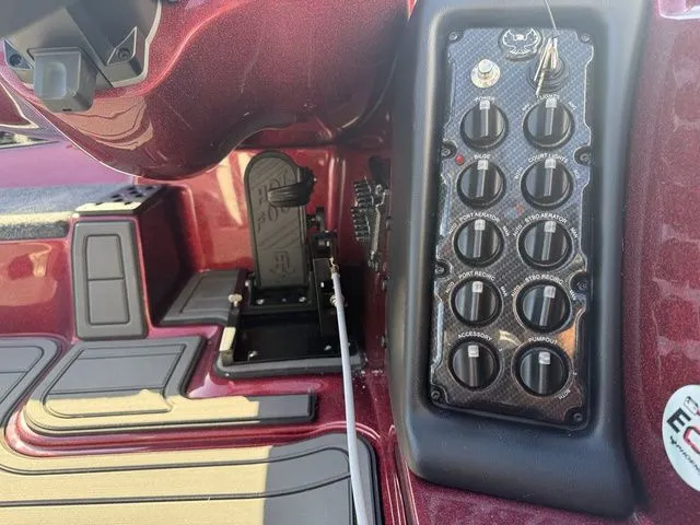 Slide: The Image of Phoenix Bass Boat 721 ZXL 2026 - 19