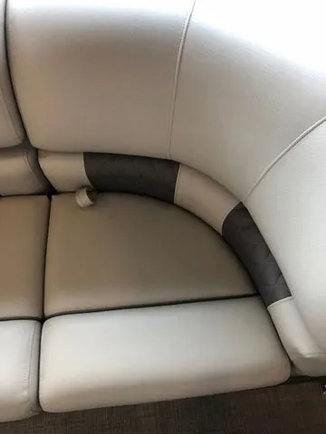 Slide: The Image of Sun Tracker PB 22RF XP3 2025 - 37