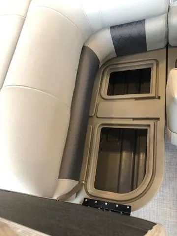 Slide: The Image of Sun Tracker PB 22RF XP3 2025 - 45